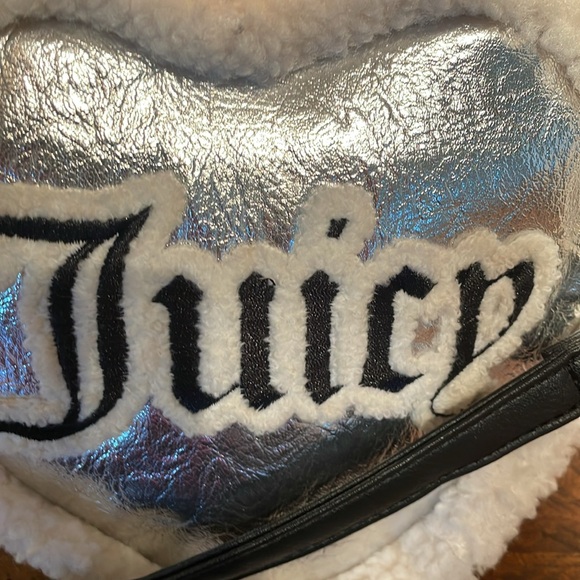 NWOT Juicy Couture Silver & Black with Sherpa Heart Crossbody Bag - Picture 4 of 7